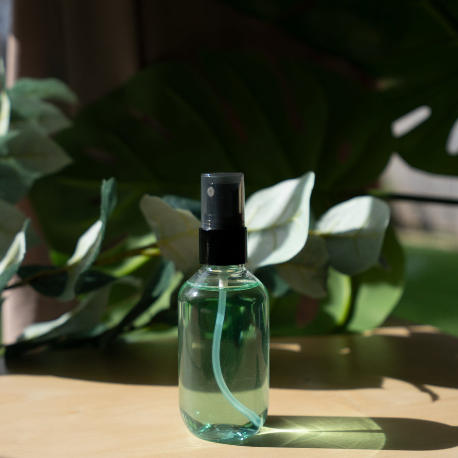 Long-lasting Makeup Setting Spray with Plant Extracts - Lock in Your Look All Day!